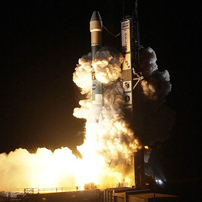 photo of launch of spitzer space telescope